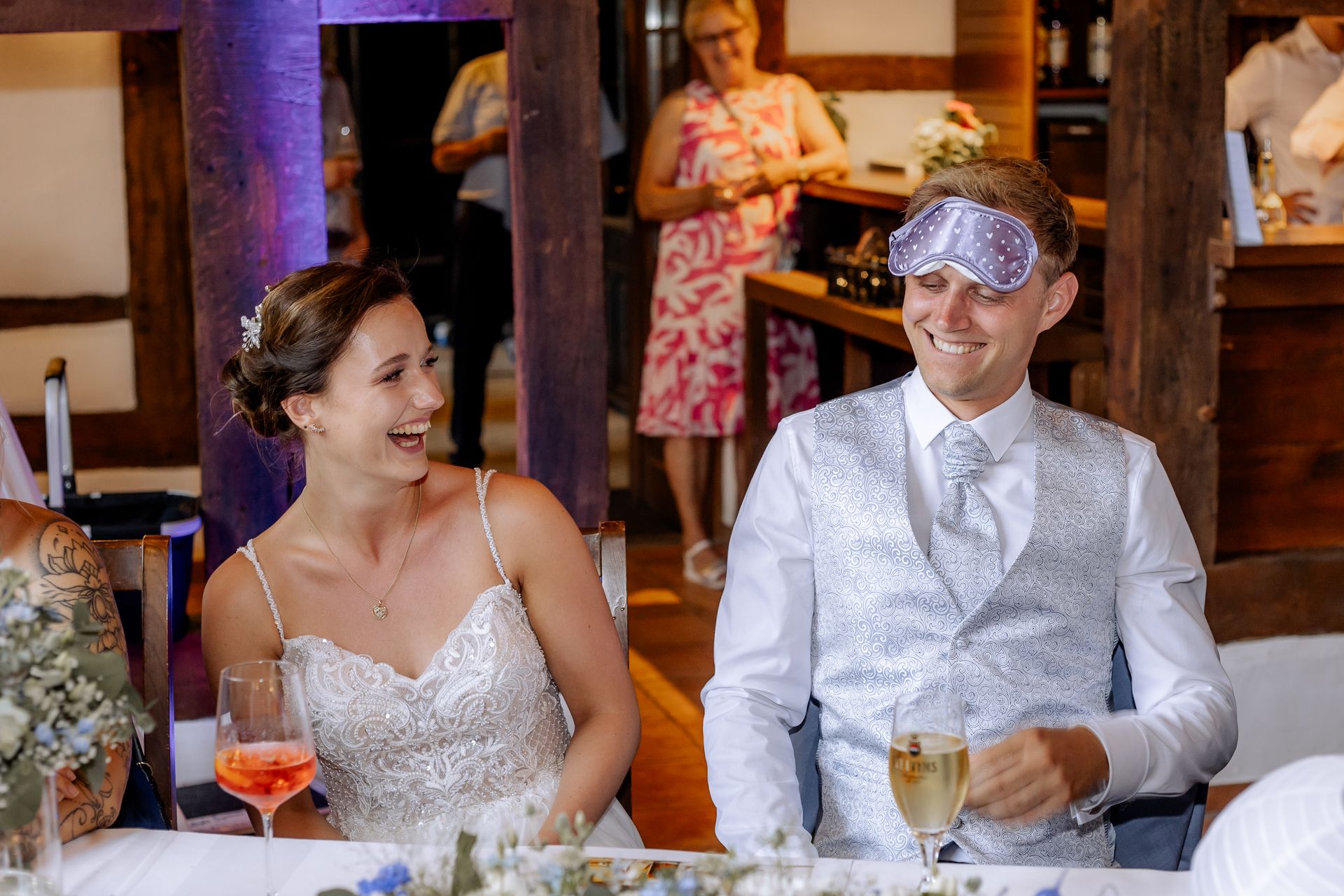 Brautpaar mit großer Freude Hochzeitsfeier Hülshoff Lippstadt