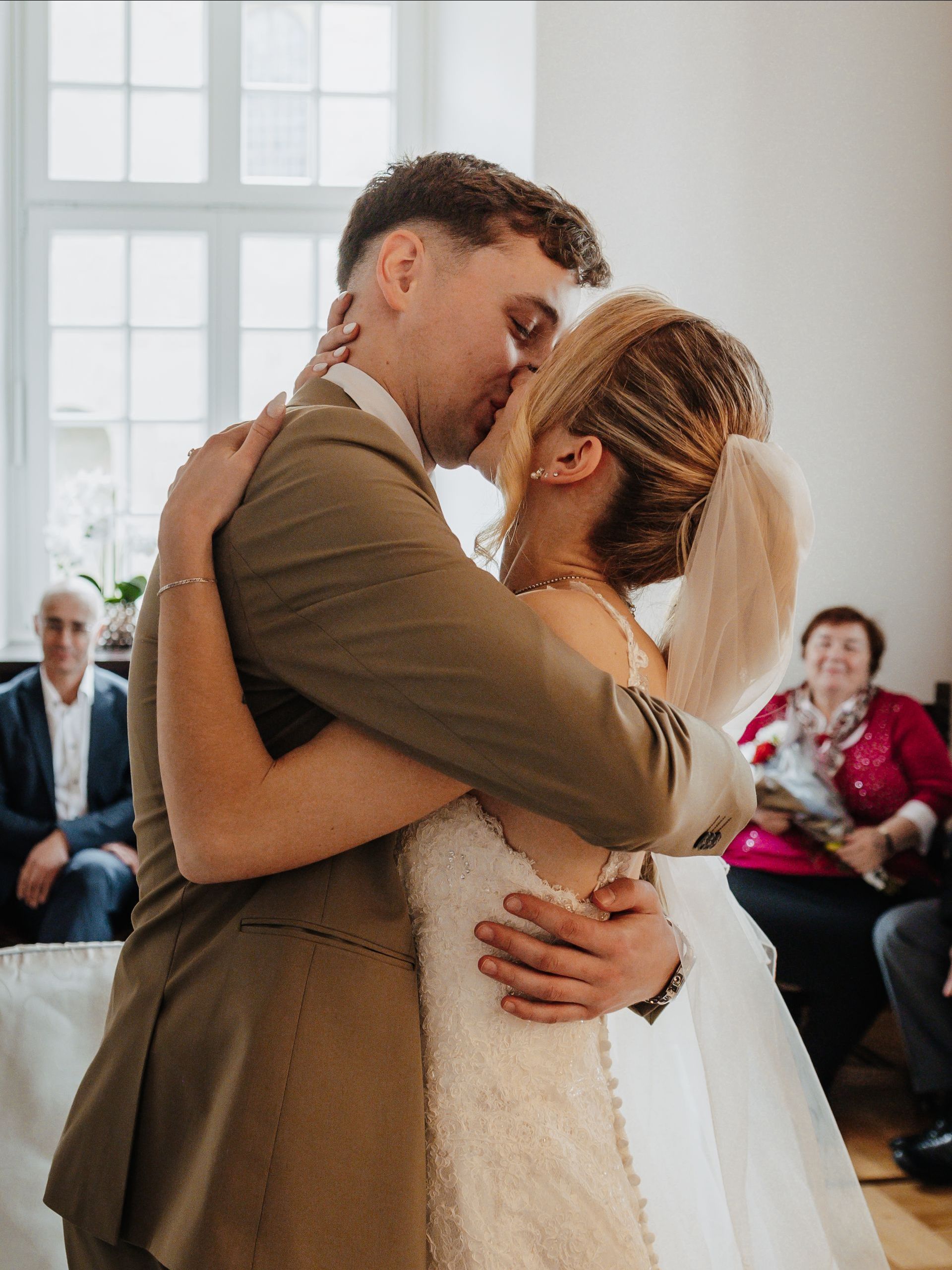 Brautpaar Kuss Standesamt Soest