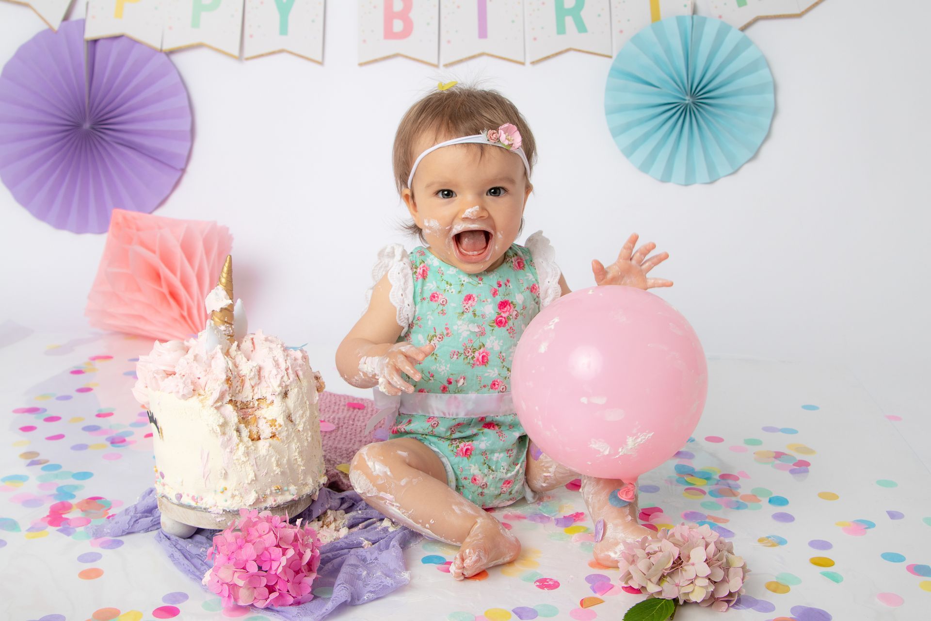 Spaß beim ersten Geburtstags Fotoshooting in meinem Babyfotostudio Soest