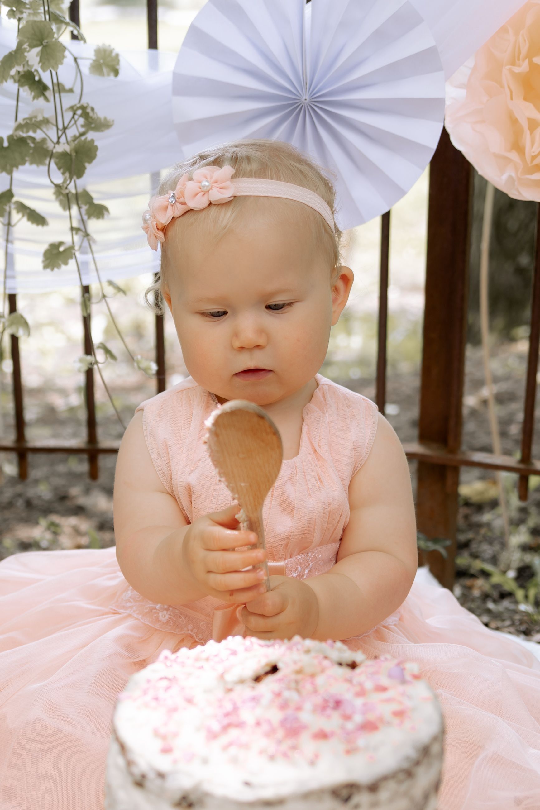 Mädchen mit Kochlöffel