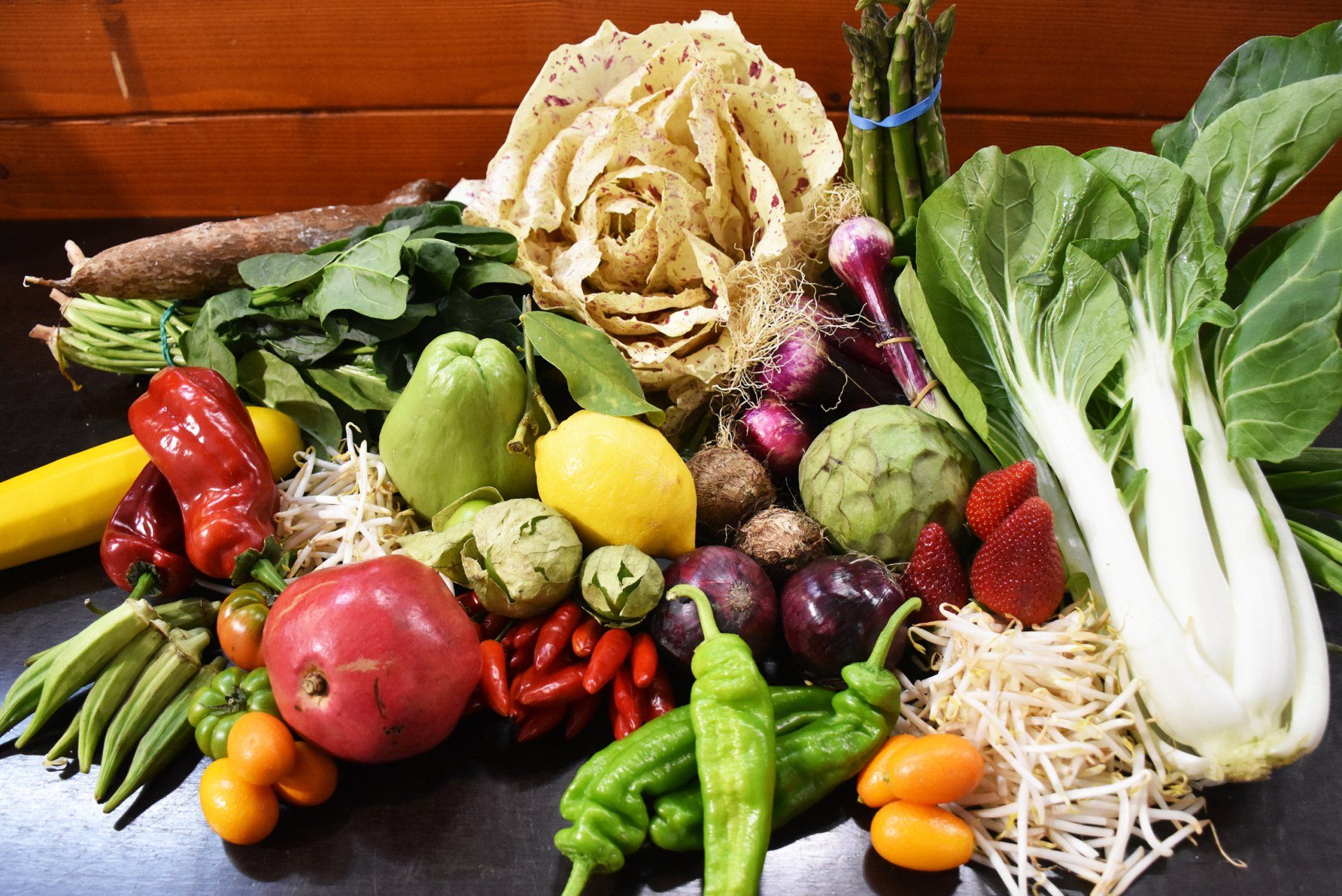 Pak Choi, Sojasprossen, Amalfi, Tropea, Maronen, Bio Zitronen, Bio, Avocado, Charleston, Carli, Chayote, Radiccio, Ramata, Cour de Bouef, Ochsenherzen, Großgebinde, Grapefruit, Papaya, Pifferlinge, Steinpilze,Pithaya, lila Blumenkohl