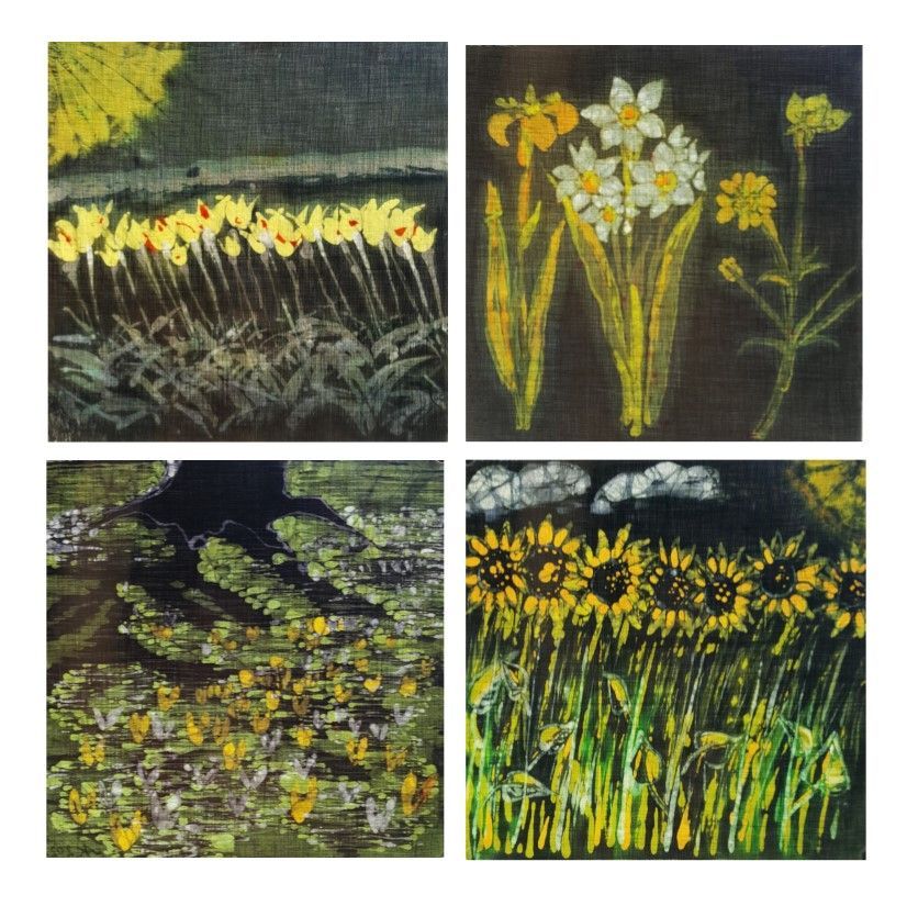 Antje Witzels Batikblumen in vier Feldern. Es sind spätsommerliche Sonnenblumen, Astern und Seerosen, die auf dem Wasser wippen, sowie gelbblühende Ackerblumen.