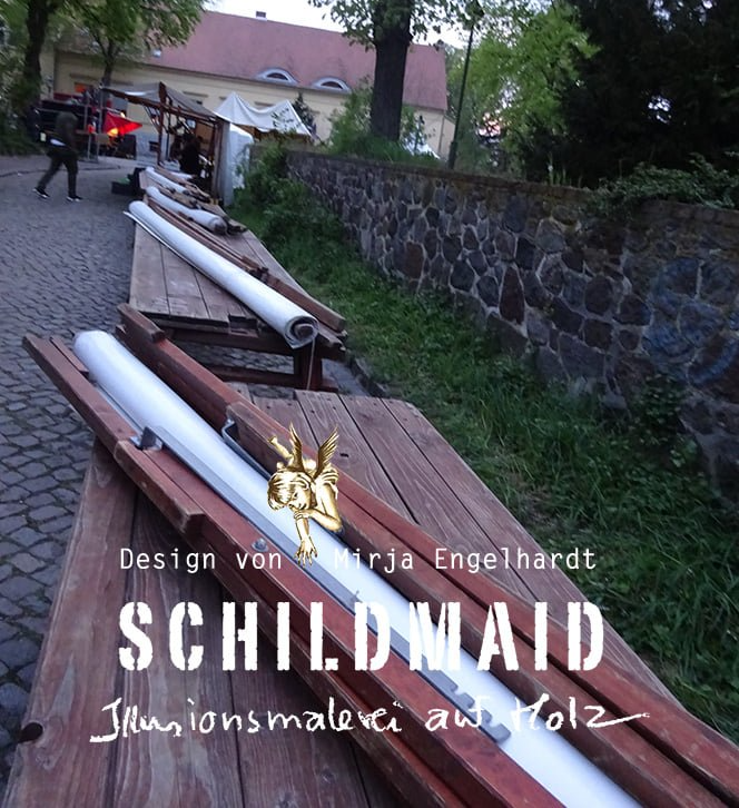 Die Kunsthandwerkermeile beim Weinfest Lichtenrade Meine 12von12 vom Weinfest Lichtenrade: Schildmaid Mirja Engelhardt berichtet vom Aufbau des Weinfestes in den frühen Morgenstunden: die Kunsthandwerkermeile