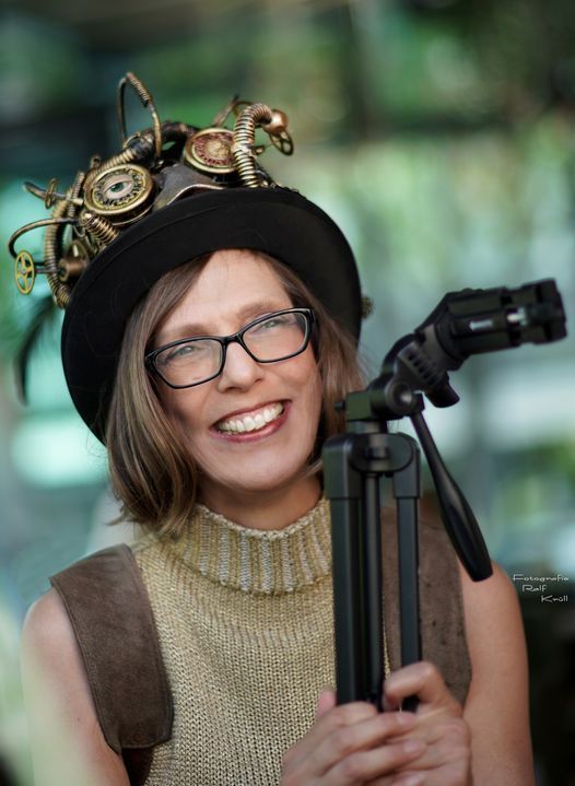 Foto: Ralf Krüll, entstanden beim Walk of Glam am 29. Juni 2024, erdacht und organisiert von der glamourösen Exzentrikerin Stella Ahangi. Foto: Ralf Krüll, entstanden beim Walk of Glam am 29. Juni 2024, erdacht und organisiert von der glamourösen Exzentrikerin Stella Ahangi.