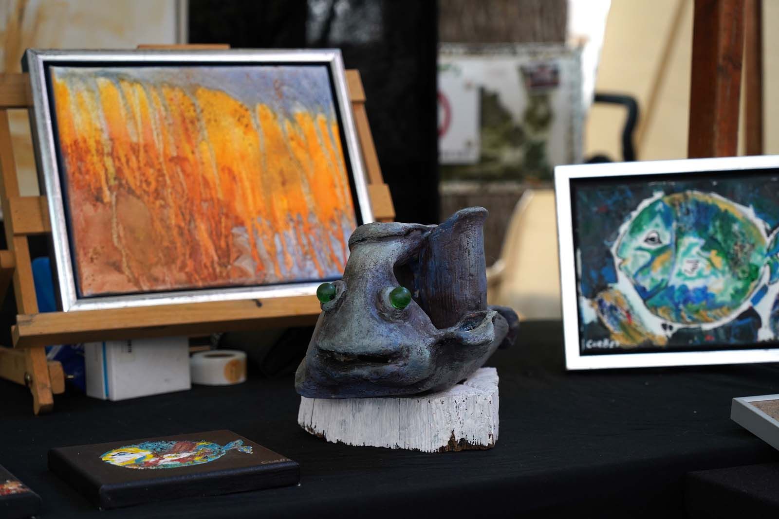 Cornelia Lübke: Acrylbilder Modern Art, Skulpturen aus Ton und Holz sowie Schmuck aus Holz