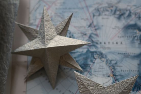 Decorative Art Aus Landkarten gefertigte Sterne für die Weihnachtsmärkte wie Weihnachten in Westend