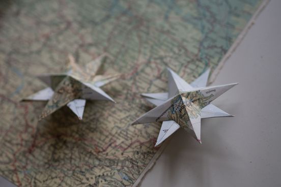 Decorative Art by Helena Hamann Helena Hamann ist Fotografin und liebt es, diese besonderen Sterne herzustellen - Decorative Art.