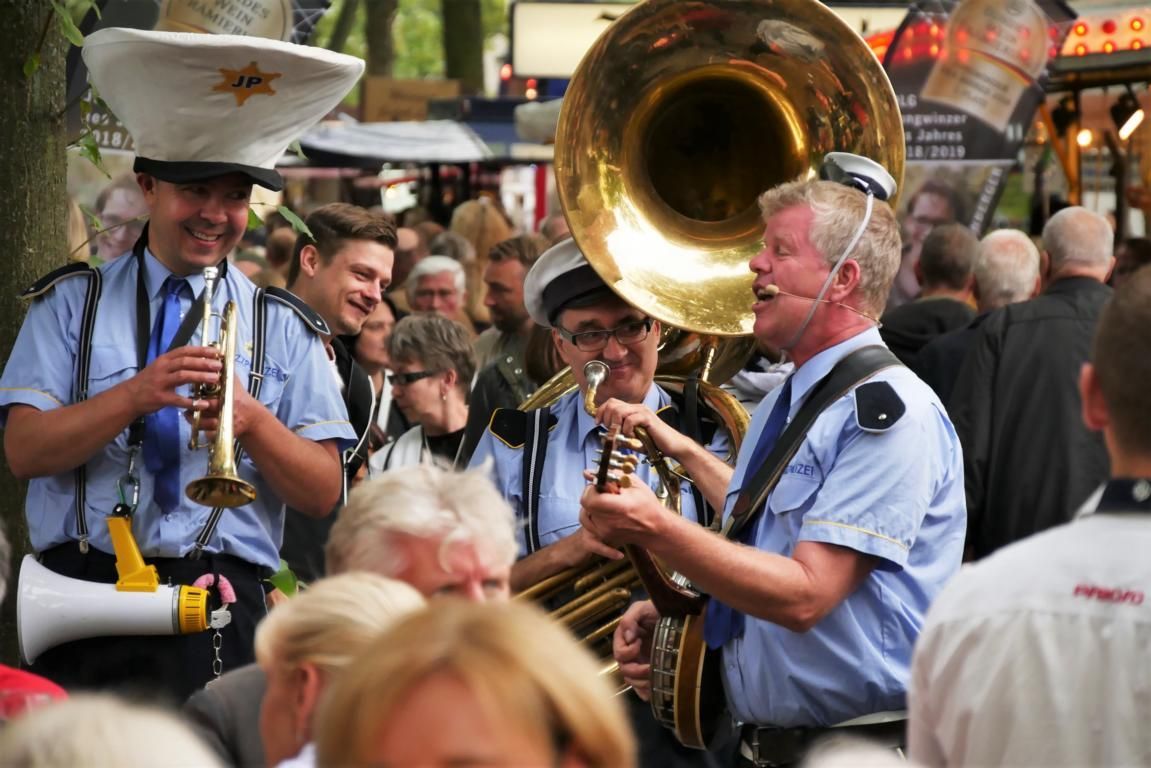 Die Jazzpolizei in ihrem Element beim Wein- und Winzerfest Lichtenrade 2019