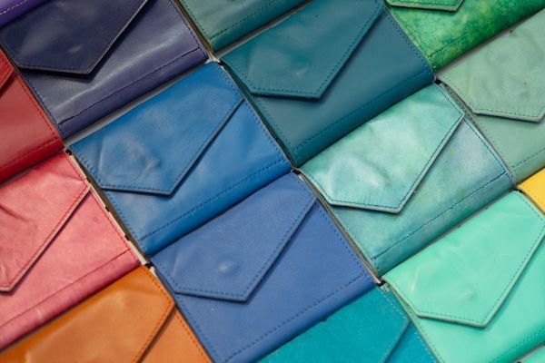 Helena Hamann haben die Lederwaren wie Geldbeutel und Gürtel überzeugt, weil sie sehr schön gearbeitet sind. Es sind die Arbeiten von Jandee, der dieses Jahr sein 50zigstes Firmenjubiläum feiert.