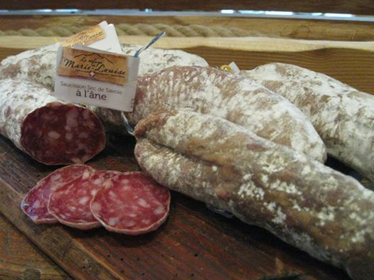 Marche de Catherine bietet luftgetrocknete, leckere, französische Salami an