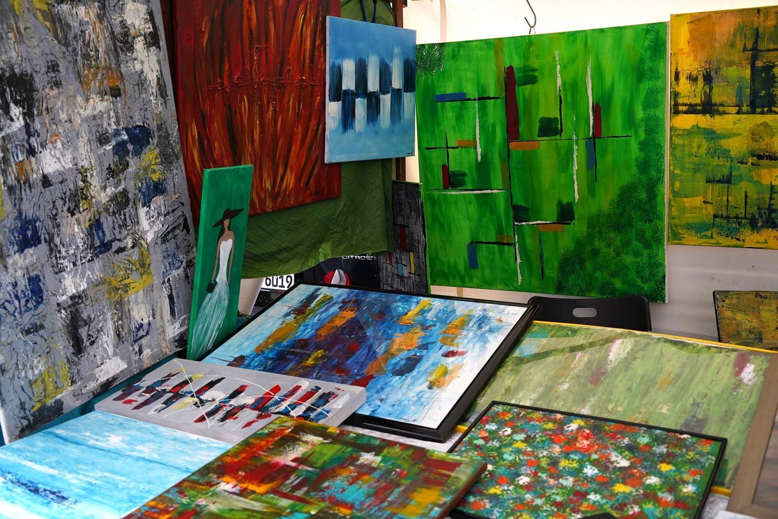 Margarete Vierjahn malt abstrakt. Ihr Credo: Sie haben die Wände und ich die Bilder dafür.