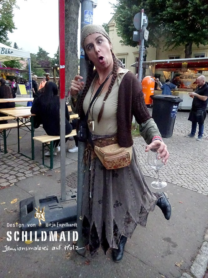 Winzer Lersch hatte zum Dank für das Schild zum Wein eingeladen. Winzer Lersch hatte zum Dank für das Schild zum Wein eingeladen. Das Ergebnis? Nun ja.