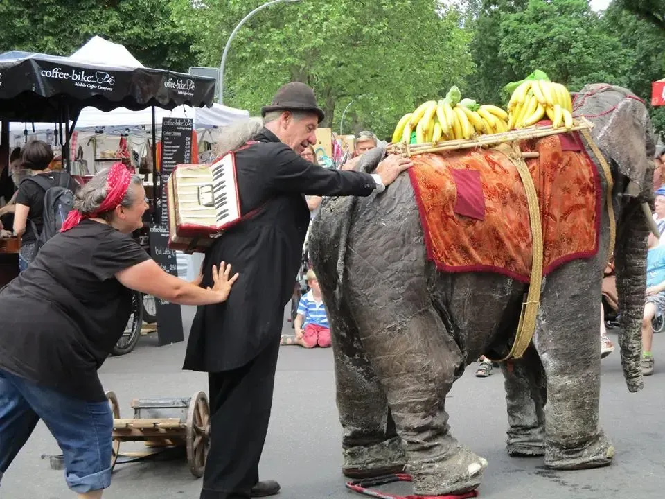 Ein alter Zirkusdirektor und sein halbstarker Dickhäuter in der Preußenallee Charlottenburg-Westend
