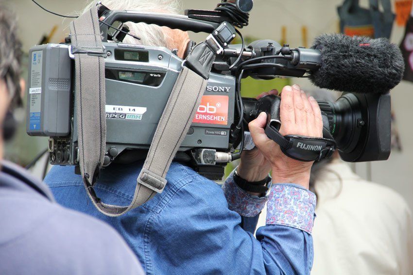 André Ballin mit Kamera bei Family & Friends e. V.