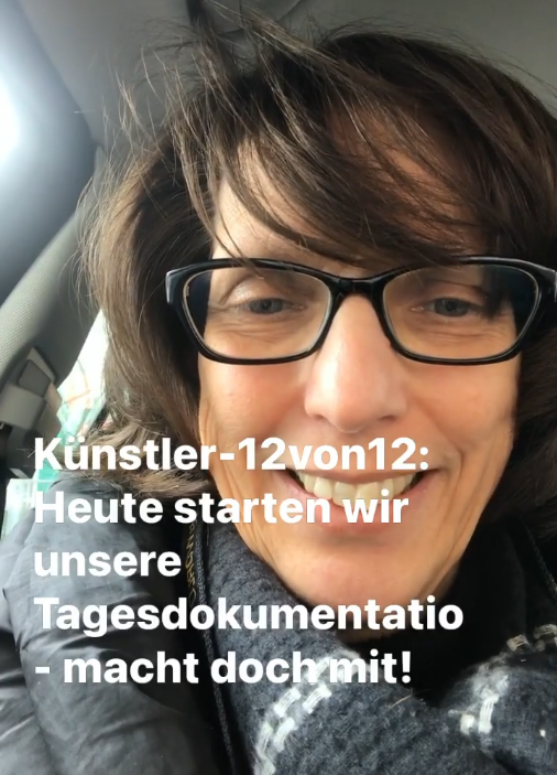 Reel von Claudia Scholz bei Facebook. Sie berichtet noch im Auto sitzend, dass sie vorhat, der Werkstattgemeinschaft vom Mailadeb in Schöneberg einen Besuch abzustatten, denn es sind die Tage der offenen Töpferei.