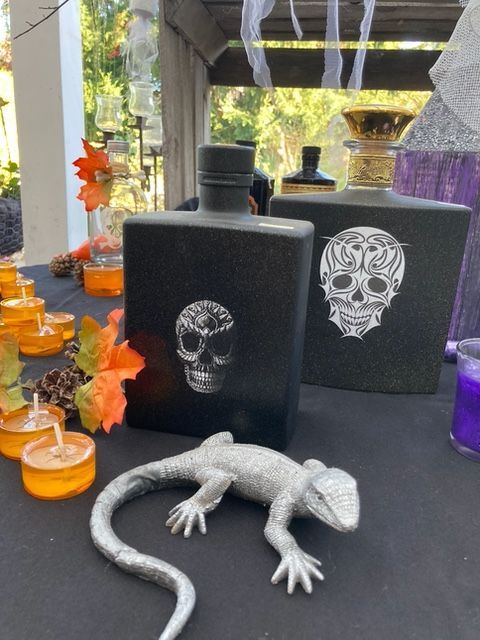 Patricia Vellard: Gruselig eingedeckter Tisch zu Halloween