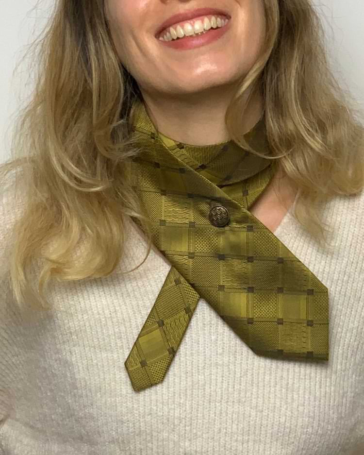 Collier aus altem Schlips für die - junge - Frau zum winterlichen Pullover