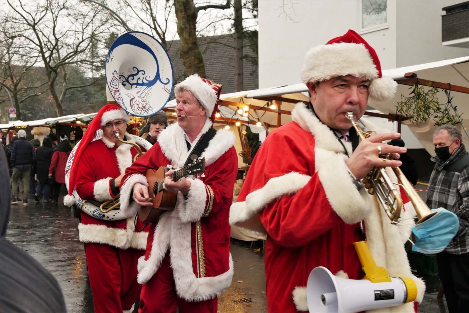 Die Jazz-Nikoläuse sind bei Weihnachten in Westend über zwei Tage unterwegs - danke!