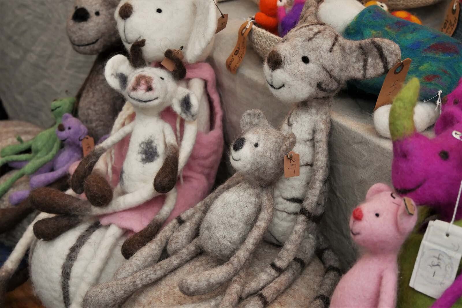 Filzbar Berlin: handgefilzte Figuren, Handpuppen, Mandalas, Fingerpuppen, Sachenfresser, Lampen, Hüte u. v. a. m.