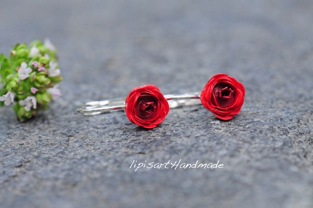 Filigraner Schmuck aus feinem Papier gefaltet oder Holz-Kastanien als Holz- und Papierkunstwerke von LipisArtHandMade. Filigrane Spätsommerrosen aus Papier gefaltet als Ohrschmuck von Elke Pieske