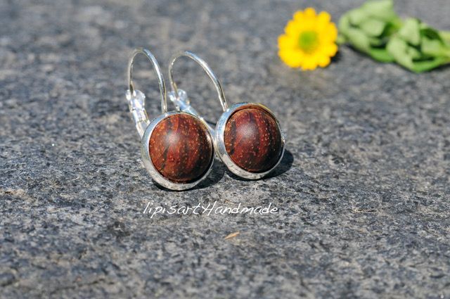 Filigraner Schmuck aus feinem Papier gefaltet oder Holz-Kastanien als Ohrschmuck Holz-Kastanien als Ohrschmuck vom Drechsler Thomas Pieske