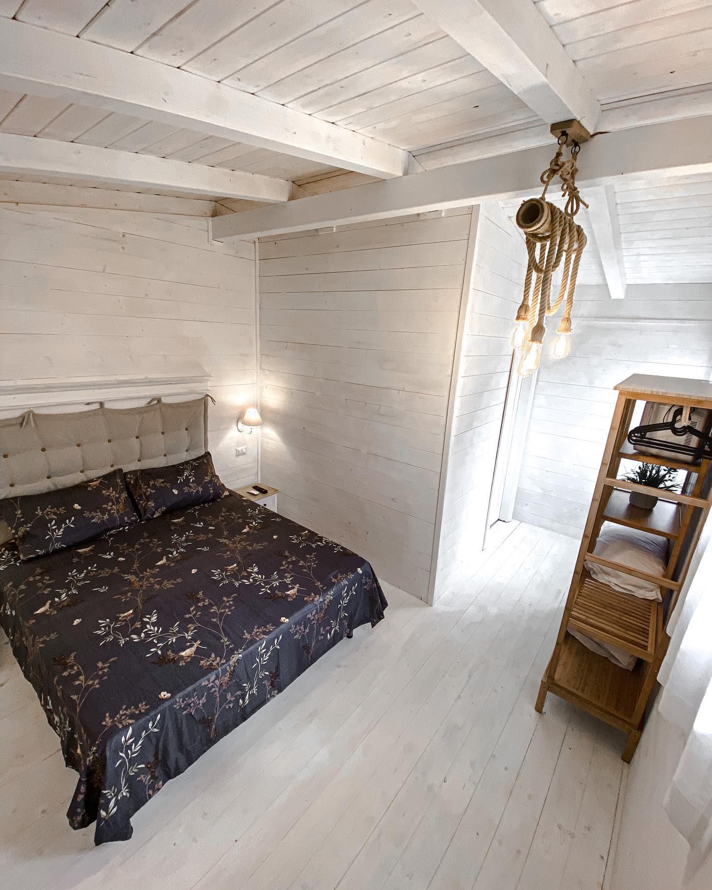 Letto matrimoniale dello chalet.