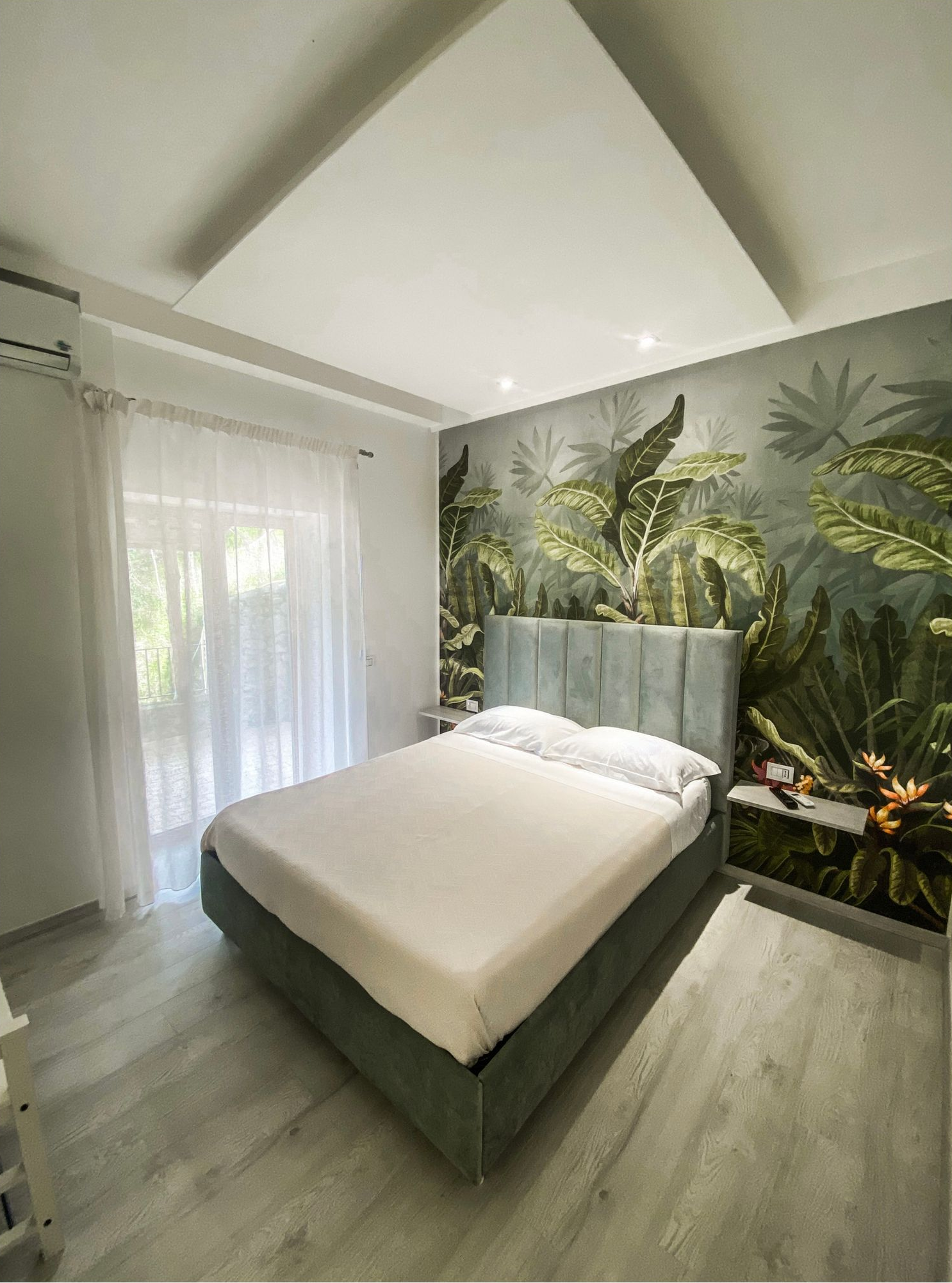 Camera numero 2 con terrazzo privato vista mare