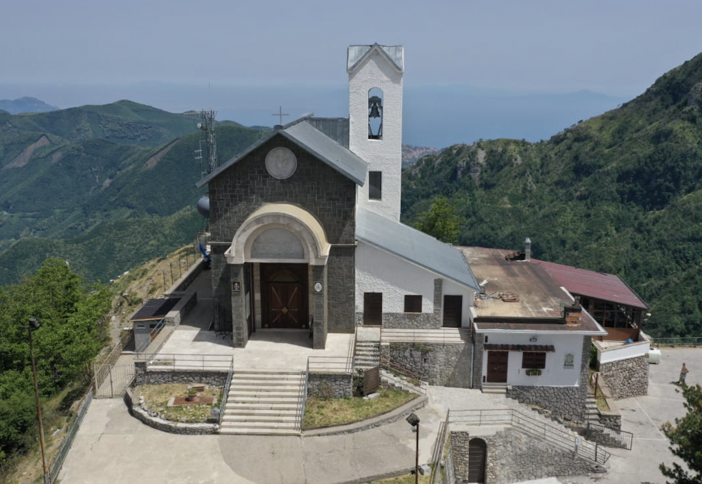 Chiesa su una montagna.