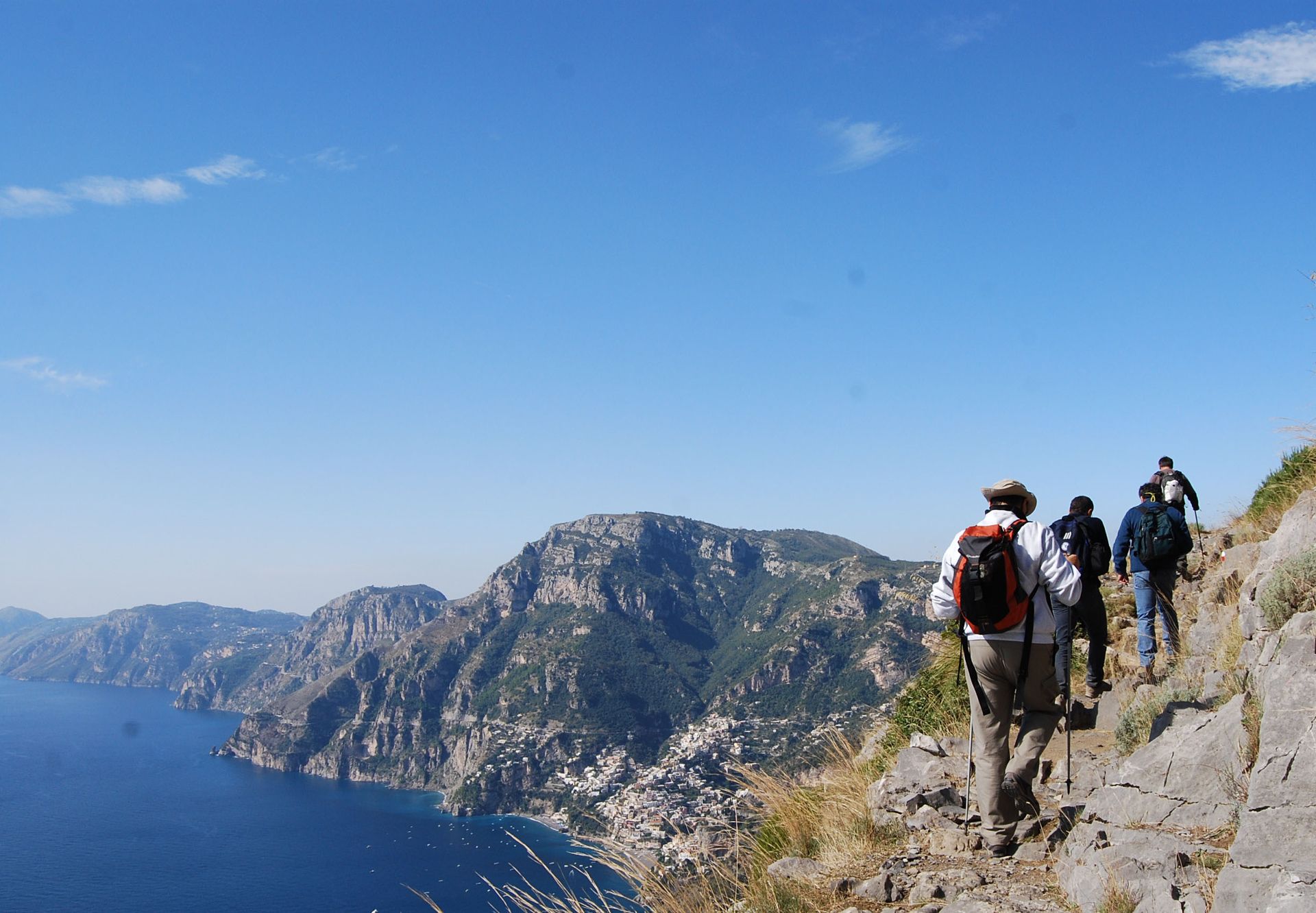 Persone che fanno trekking.
