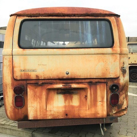Man braucht schon viel Fantasie, um sich solch einen VW Bulli Bus im Original vorzustellen. Bulli mieten vermieten Frankfurt