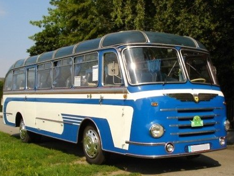 Dieser Bus fährt in München Stadtrundfahrten, ist aber mitunter auch Filmstar: So als Weltmeisterbus im Film WUNDER VON BERN, in dem er Fritz Walter und Kameraden durch die Schweiz fuhr. Bus Stadtrundfahrt München