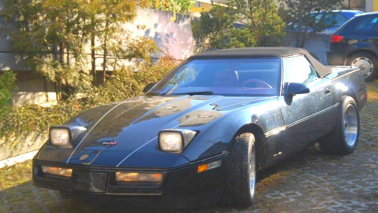 Muskulös und sportlich: Mehr als 60 Jahre gibt es nun die Corvette mit einem der am längsten existierendem Modellnamen. Ein Ami der Geschichte schreibt: Die Corvette. Corvette mieten