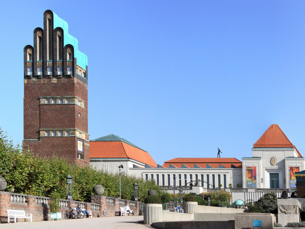 Mieten Sie in Darmstadt einen wunderschön restaurierten Oldtimerbus als Hochzeitsbus oder für Ihren Event. Zu mieten sind die historischen Busse auch in Pfungstadt, Seeheim-Jugenheim, Gernsheim bis Langen südlich von Frankfurt, in Dieburg, Groß-Umstadt und im Odenwald. Oldtimer Hochzeitsauto mieten Darmstadt