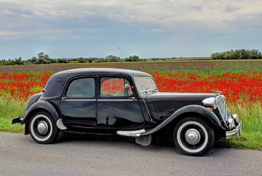 Schönstes Hochzeitswetter für die Fahrt im Oldtimer Hochzeitsauto Hochzeitsauto mieten Oldtimer Karlsruhe