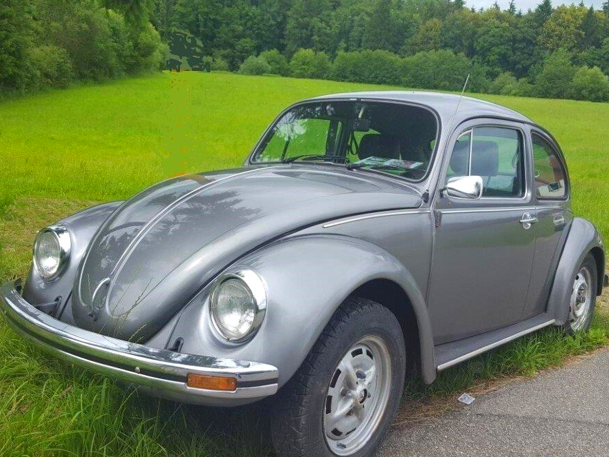 In Konstanz und am Bodensee sowie im Affgäu vermieten wir den Käfer von 1985 für Hochzeiten als cooles Hochzeitsauto und für Sightseeing-Fahrten. käfer-mieten-bodensee