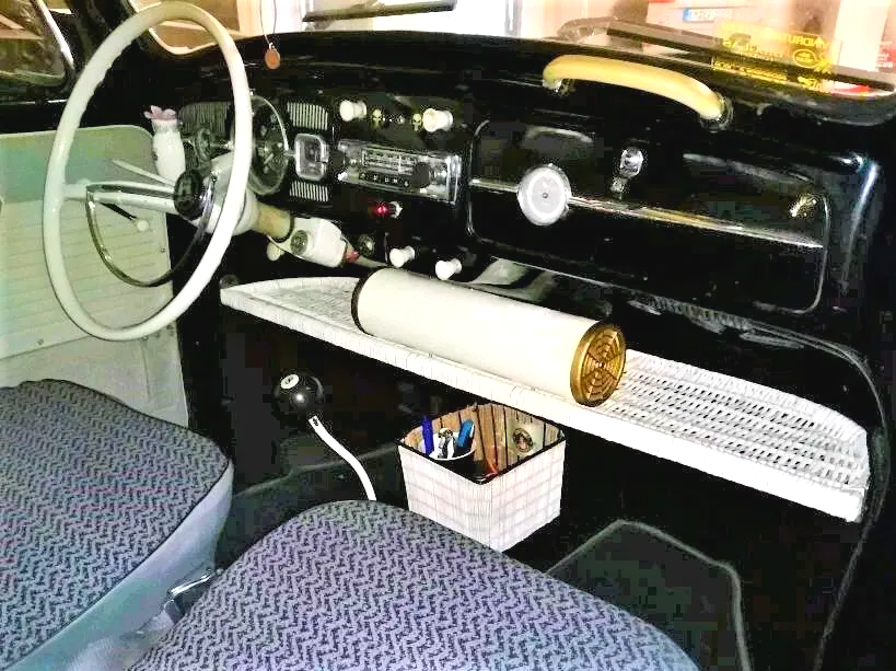 Das nostalgische Ambiente des Käfers, mit zeitgenössischen Accessoires:: Einfach gemütlich. Käfer Hochzeitsauto mieten