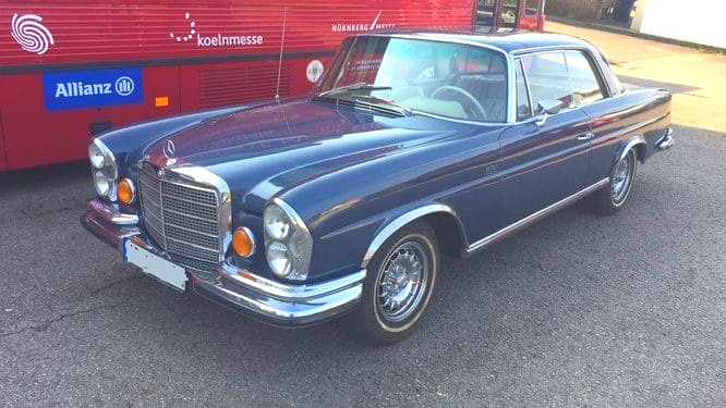 Das war damals die teuerste Mercedes Limousine, ausgenommen die großen Pullman Sondermodelle: Der Mercedes W 111 FLACHKÜHLER. Mercedes Oldtimer mieten Konstanz Lindau Bregenz Bodensee