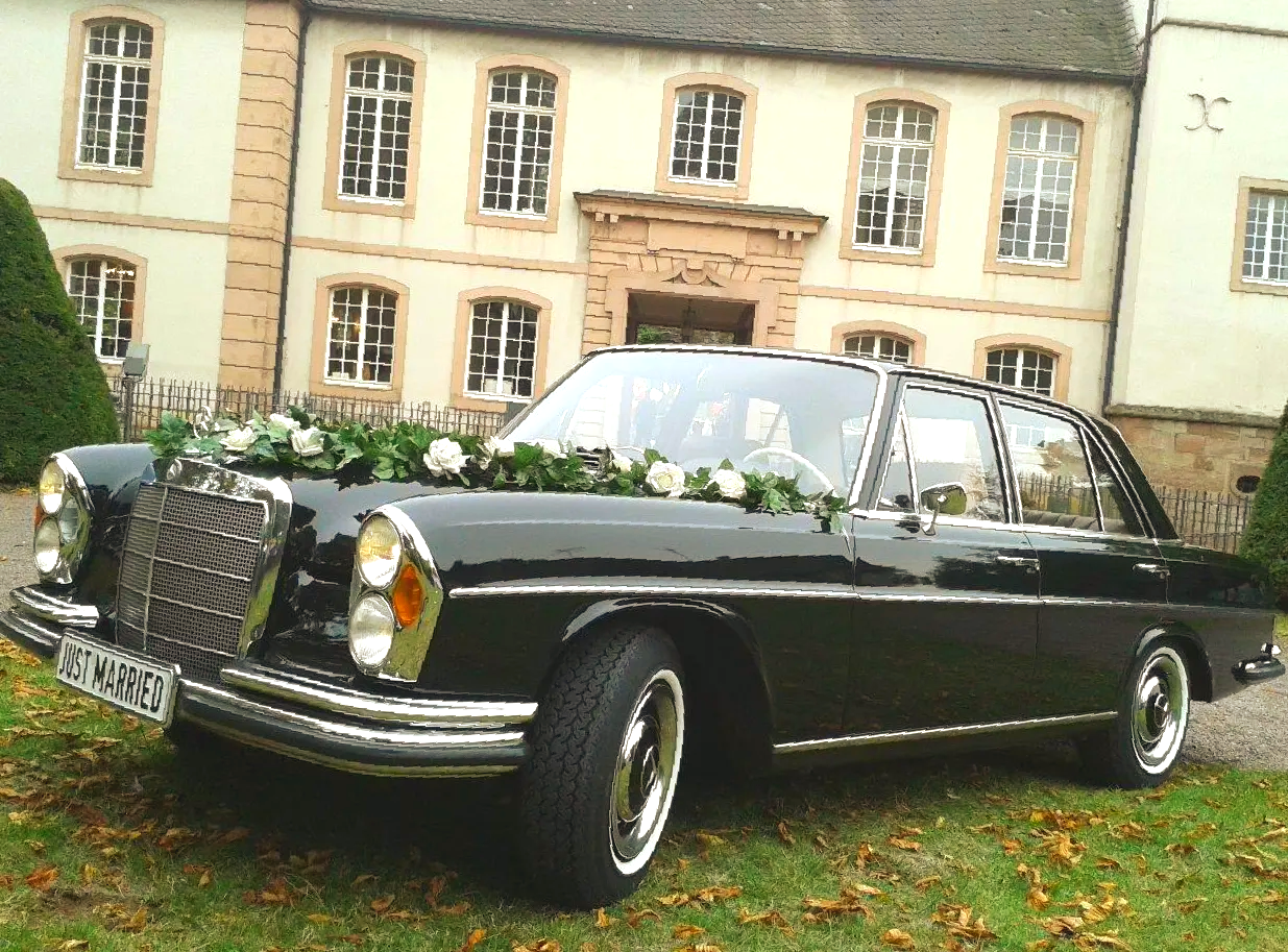 Mieten Sie die Mercedes S-Klasse Limousine in Karlsruhe, Ettlingen, Baden-Baden, Pforzheim, Bretten und Bruchsal Mercedes Oldtimer Hochzeitsauto Verleih Karlsruhe