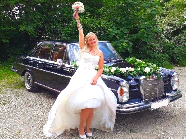 Mieten Sie die Mercedes S-Klasse Limousine in Stuttgart,  Ludwigsburg, Bietigheim, Vaihingen, Heilbronn, Waiblingen, Esslingen, Nürtingen, Herrenberg, Calw, Böblingen und Leonberg. Mercedes Oldtimer Hochzeitsauto Vermietung Stuttgart