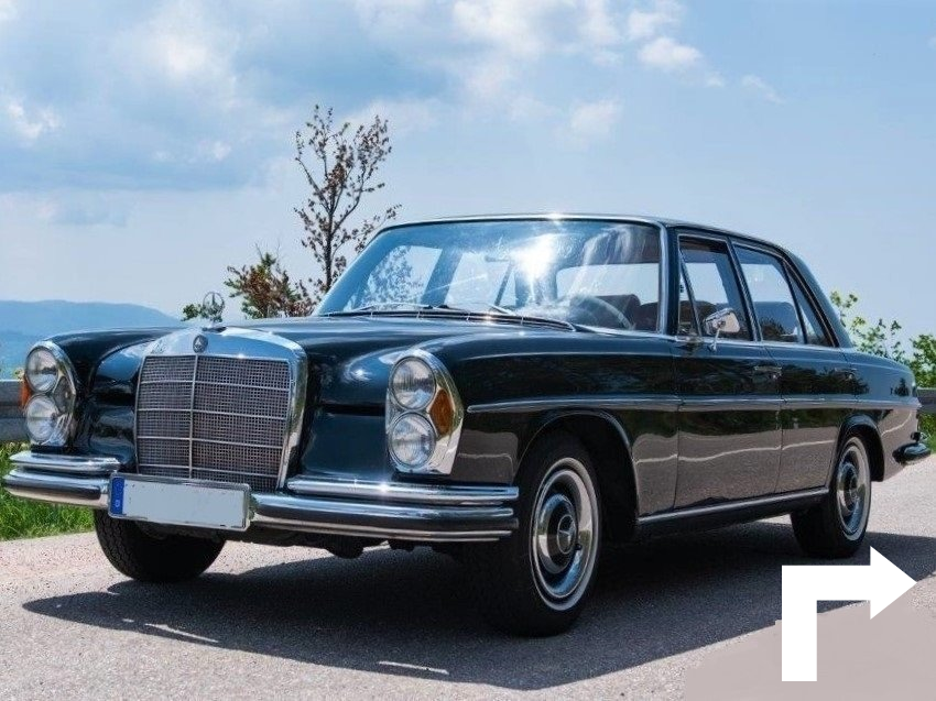 Diese Oldtimer-Limousine von Mercedes Benz war die erste S-Klasse des Stuttgarter Autobauers. Es hat sehr viel Platz im Innenraum, den heute kein Mercedes Modell mehr bietet. Auf Grund des großen Platzangebotes ist das Fahrzeug ein beliebtes Hochzeitsauto. Tollen Mercedes Oldtimer mieten in Freiburg
