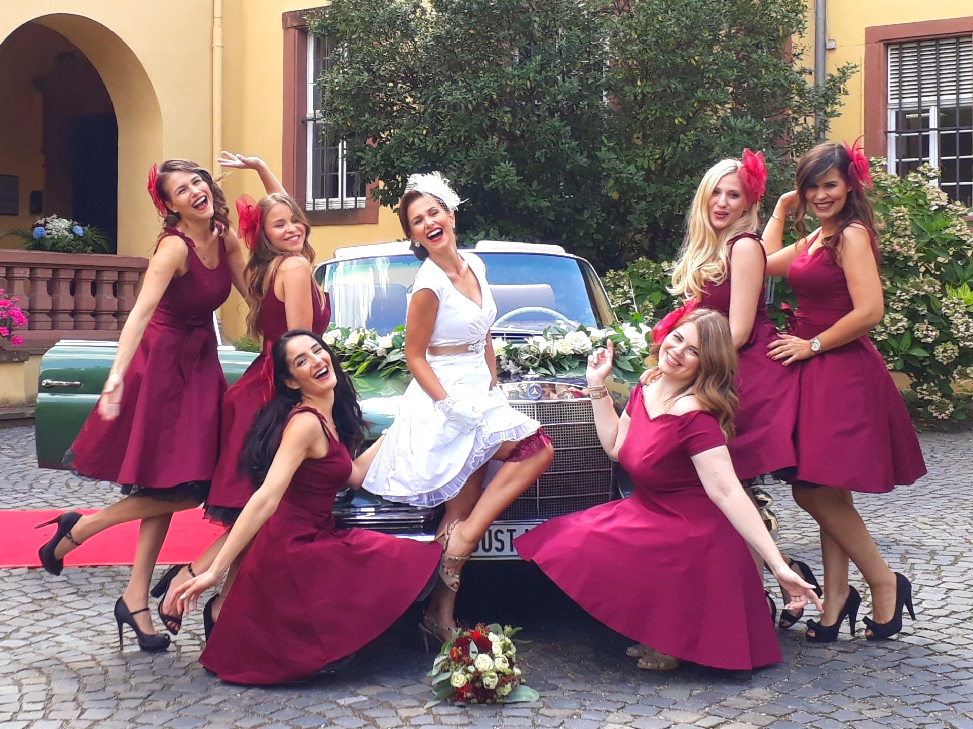 Bei ca. 70% aller Oldtimervermietungen werden die Fahrzeuge als Hochzeitsauto gebucht. Oldtimer Hochzeit