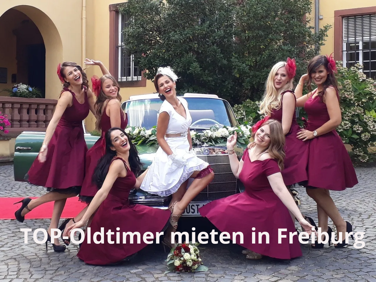 Oldtimer mieten Freiburg: Mieten Sie dieses Oldtimer Hochzeitsauto für Ihre Traum-Hochzeit in Freiburg und Umgebung bis Lahr und Offenburg, Lörrach und Basel / Baselland, im Schwarzwald bis Villingen-Schwenningen und Donaueschingen, und im Westen von Breisach bis nach Colmar und Straßburg / Elsass. Oltimer mieten Freiburg Hochzeitsauto