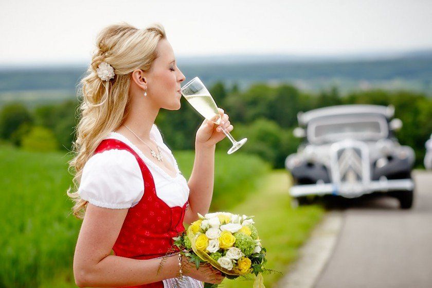 Kleine Pause auf der Oldtimer Hochzeitsfahrt Oldtimer mieten Karlsruhe