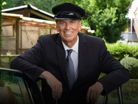 Oldtimer mieten bei der K & K Oldtimer-Vermietung: Oldtimer mieten von Karlsruhe bis Mannheim, Heidelberg und Frankfurt; und von Freiburg bis Basel, und von Stuttgart bis München. Einen Oldtimerbus mieten Sie bundesweit. Oldtimer mieten Oldtimerbus mieten Karlsruhe Frankfurt Mannheim Heidelberg Freiburg Basel Stuttgart München Freiburg Basel