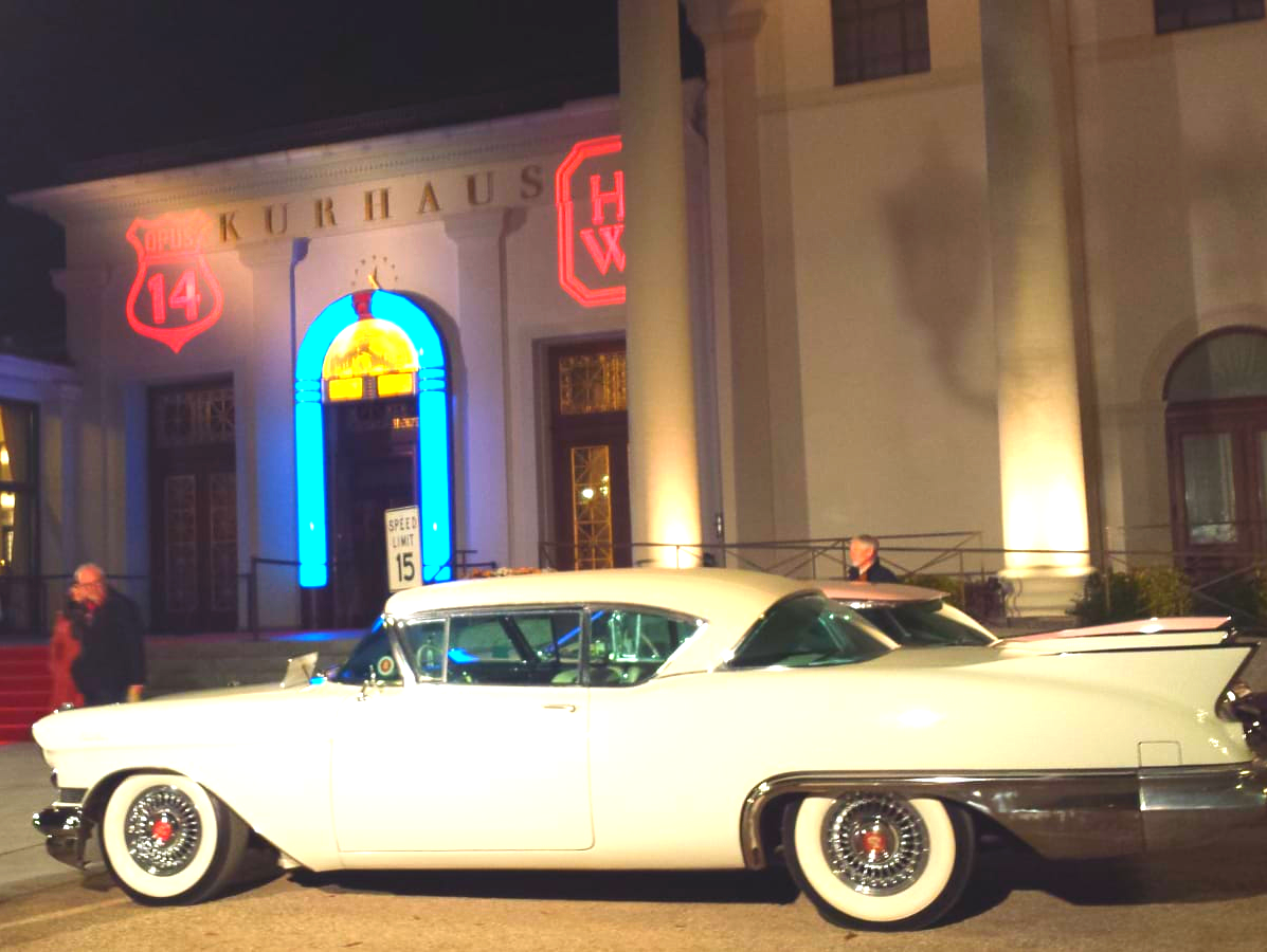 Die Eingangstür vom Kurhaus Baden-Baden: Komplett als Juke Box verkleidet. Oldtimer Events Eventagenturen