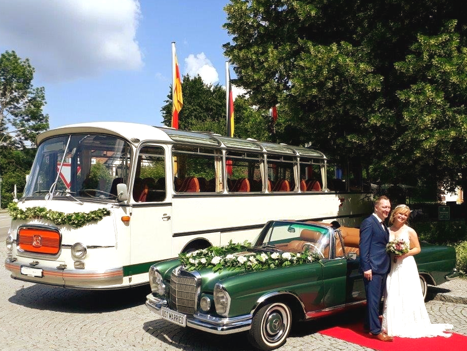 Zur Hochzeit in der Stuttgarter Region ein Oldtimer Hochzeitsauto mieten, und dazu für die Hochzeitsgesellschaft einen schönen alten Bus. Hochzeit Hochzeitsauto Hochzeitsbus im Stuttgarter Raum.