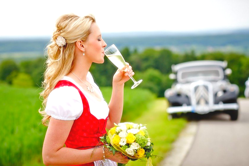 Oldtimer mieten Hochzeit Hochzeitsfotos Hochzeitsbilder - Fotoshooting mit dem Hochzeitsfotograf. Oldtimer mieten Hochzeit Hochzeitsfotos Hochzeitsbilder