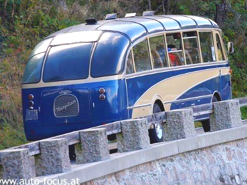 Wenn wir erklimmen... Mit diesem Oldtimerbus mieten Sie einen Bus, der gerne in den Bergen fährt. Und im Tal von Salzburg, Berchtesgaden bis Burghausen und Passau. Oldtimerbus mieten Salzburg Burghausen