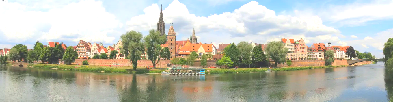 Einen Oldtimerbus mieten in Ulm: Entweder als Ausgangspunkt oder als Ziel für eine erlebnisreiche Oldtimerbus-Fahrt: Ulm an der schönen blauen Donau. Oldtimer mieten in Ulm und der Ulmer Region