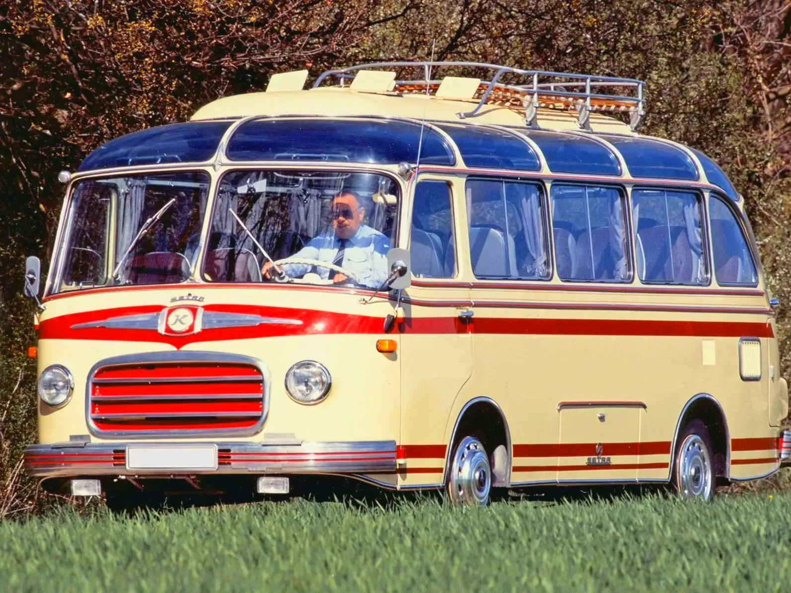 Wie der Busfahrer erzählte, hatte die kleine private Hochzeitsgesellschaft von Mario Gomez viel Spaß im Oldtimerbus auf der Fahrt durch München zur Hochzeitslocation. Oldtimerbus mieten Augsburg München